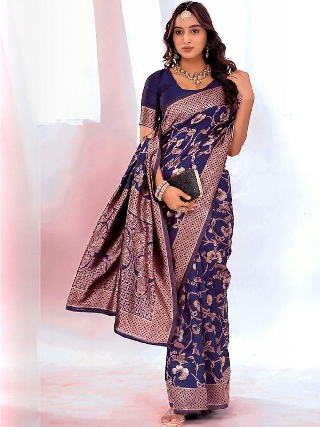 Dhimhi Women's Women Navy Blue Sarees