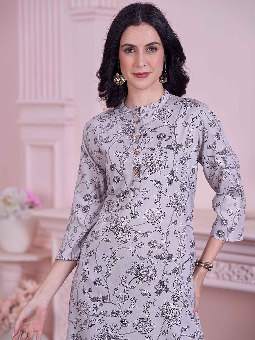 Women Floral Printed Thread Work Kurta