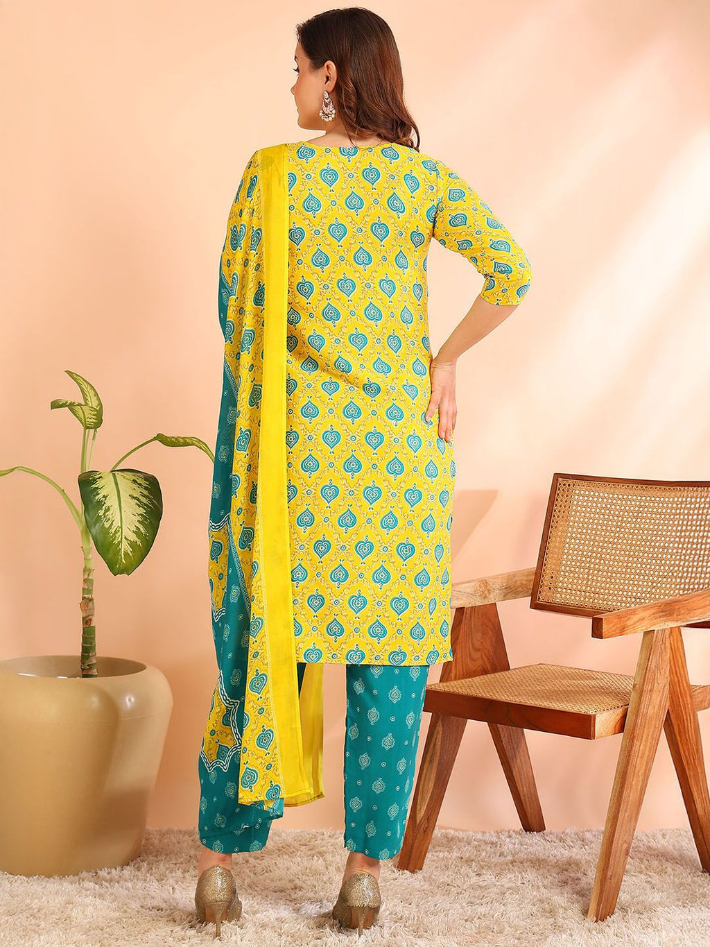 Dhimhi Women's Printed Silk Blend Kurta Sets - dhimhi