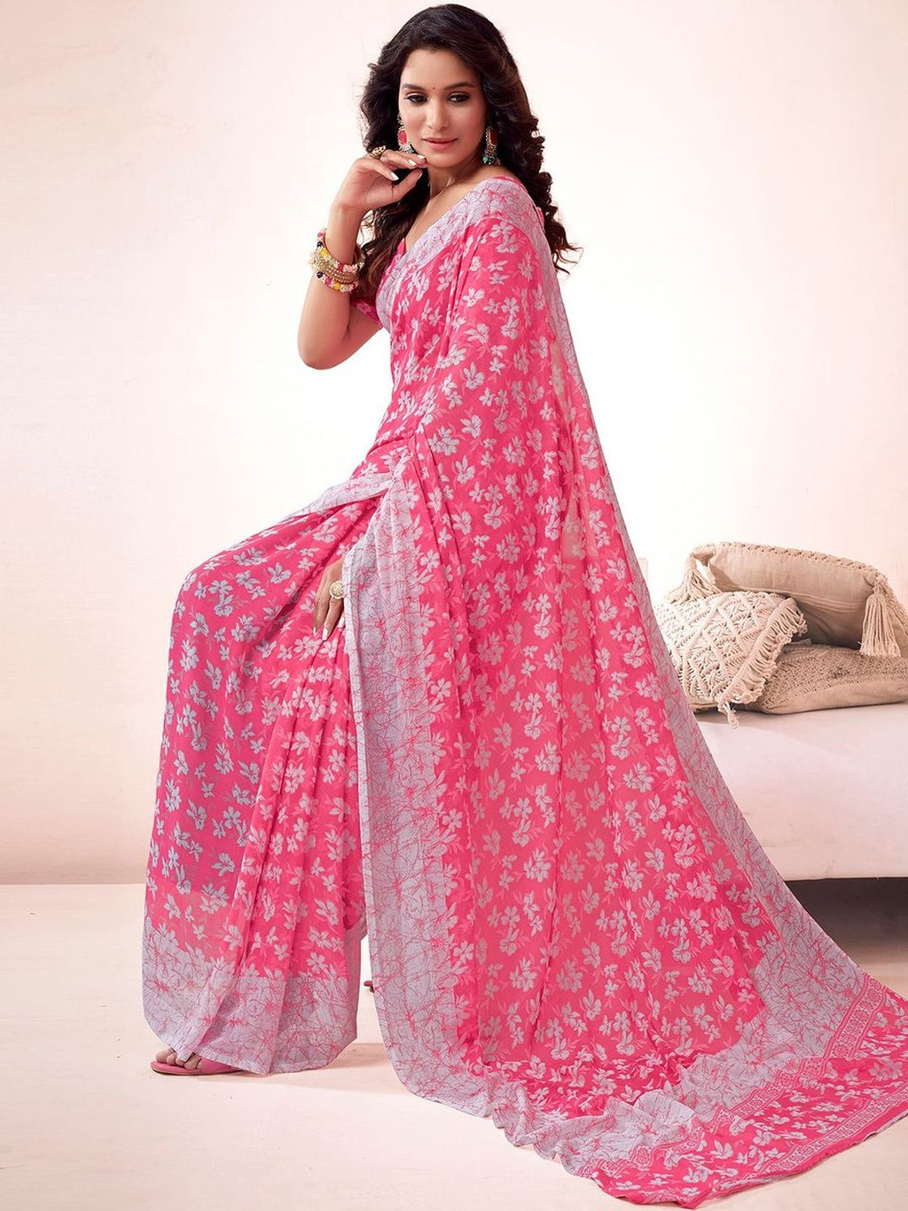 Dhimhi Women's Floral Poly Georgette Saree