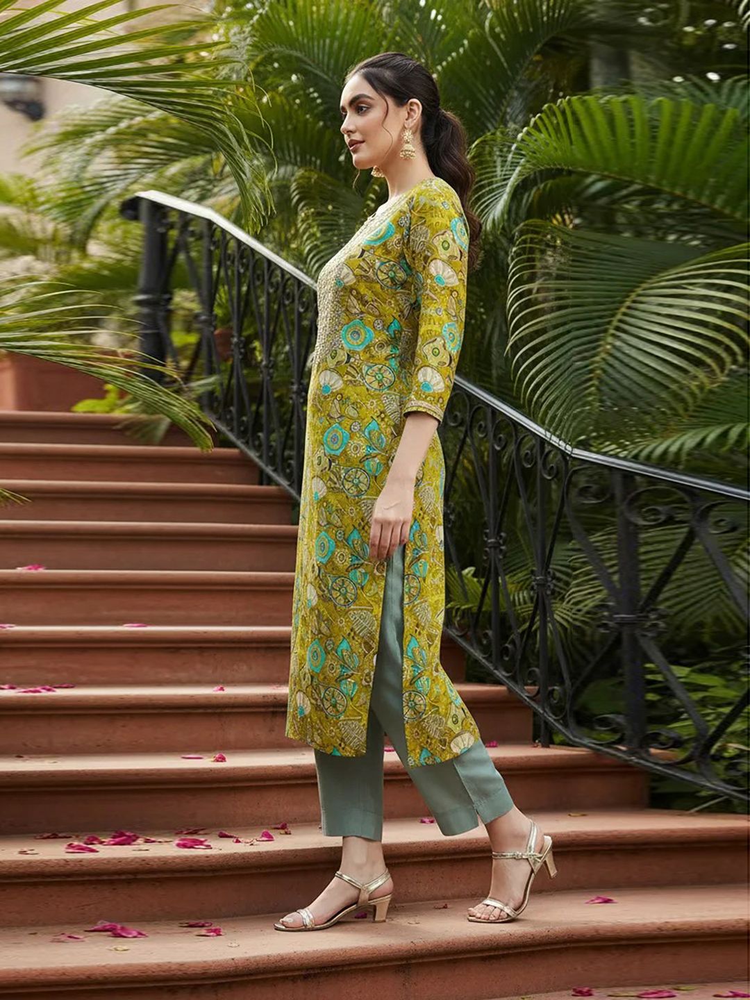 Floral Printed Thread Work Straight Kurta