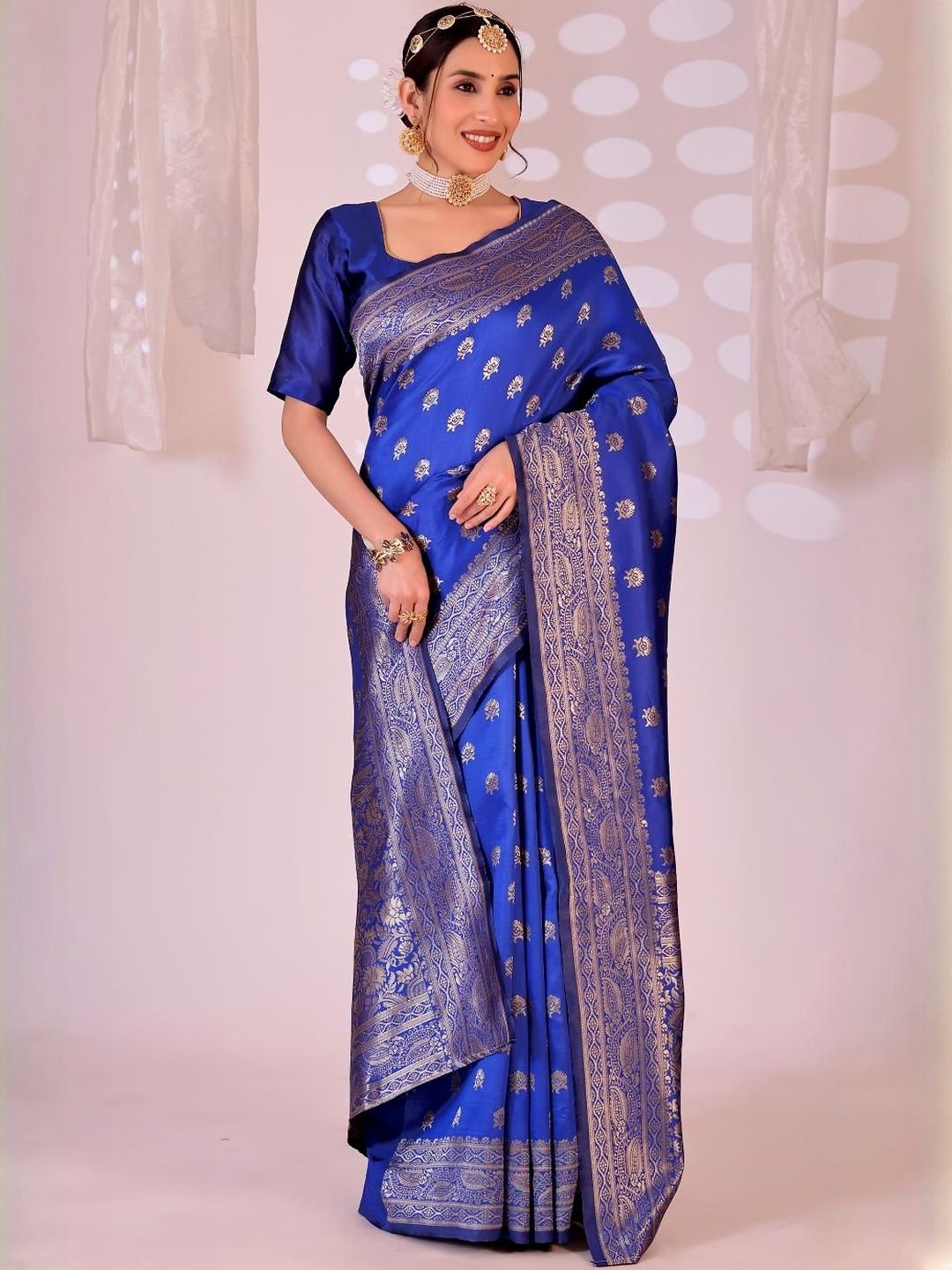 Dhimhi Women's Blue Silk Cotton Woven Design Sarees