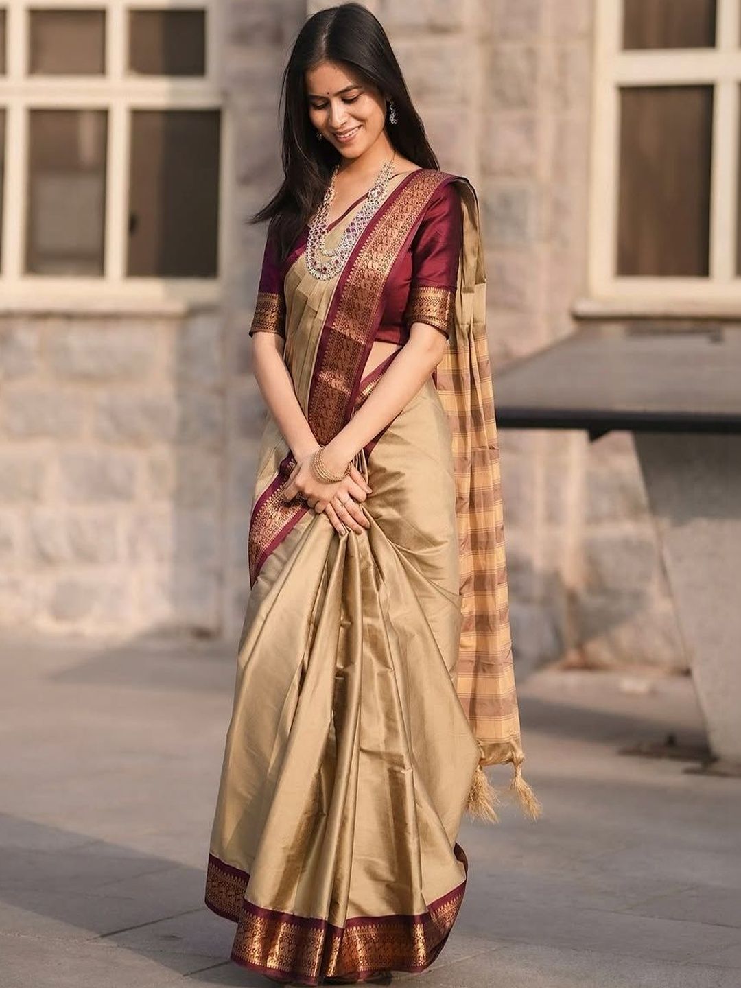 Dhimhi Women's Woven Design Zari Silk Cotton Handloom Banarasi Saree