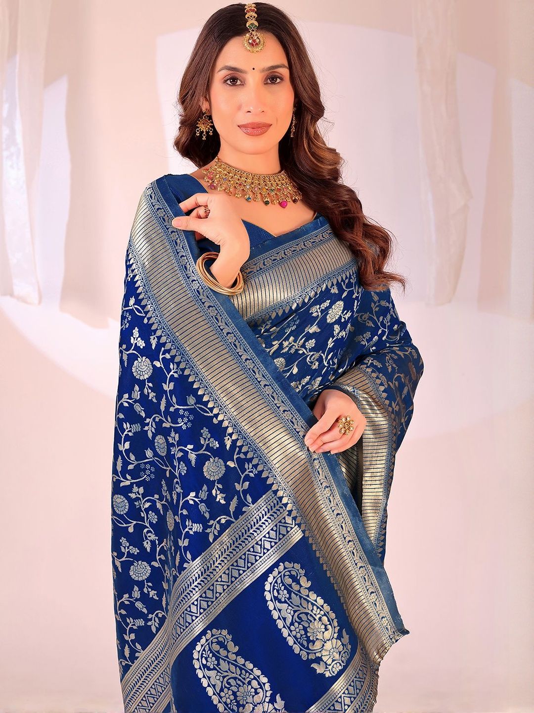 Dhimhi Women's Navy Blue Silk Cotton Woven Design Sarees