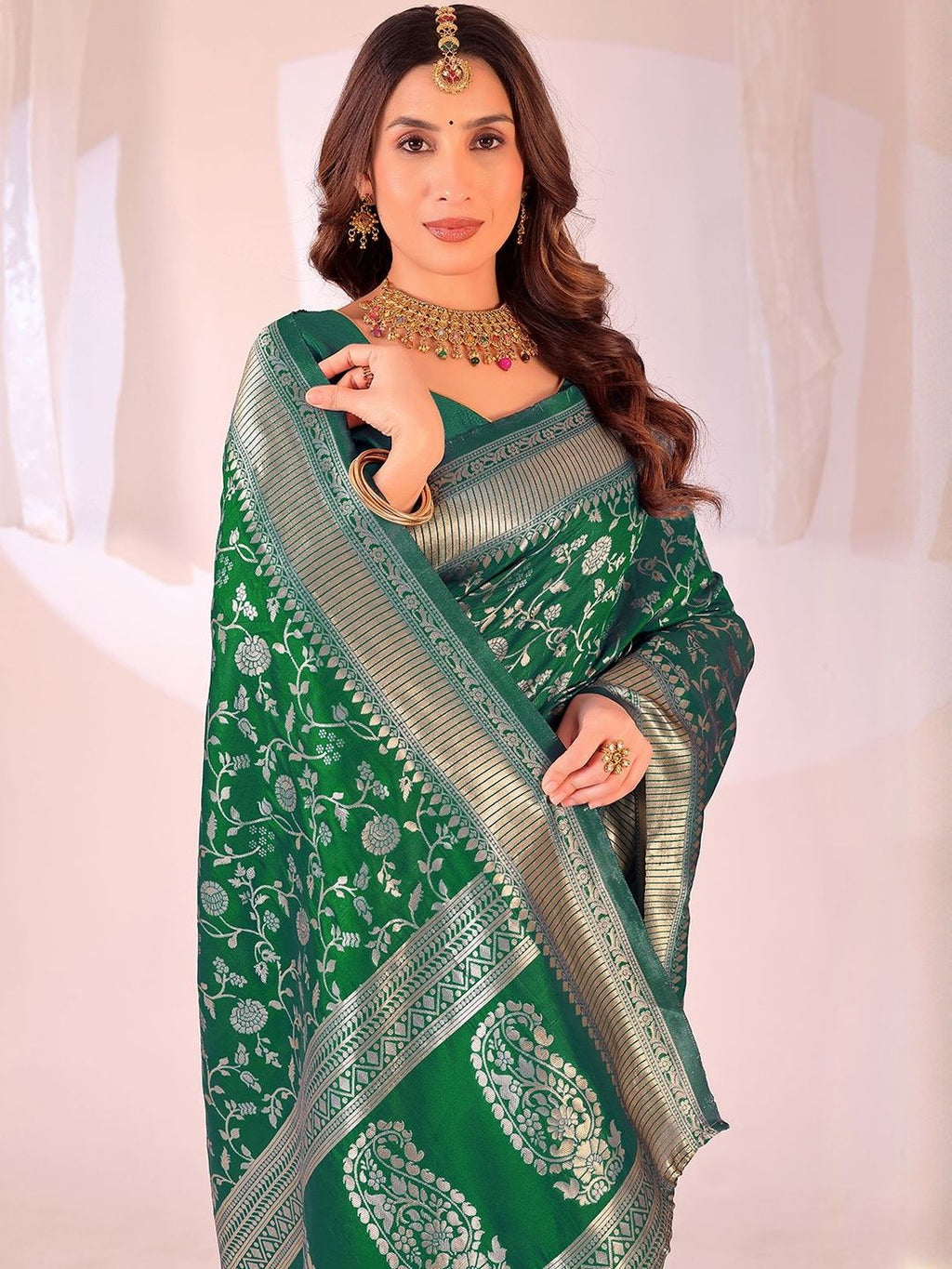 Dhimhi Women's Green Silk Cotton Woven Design Sarees
