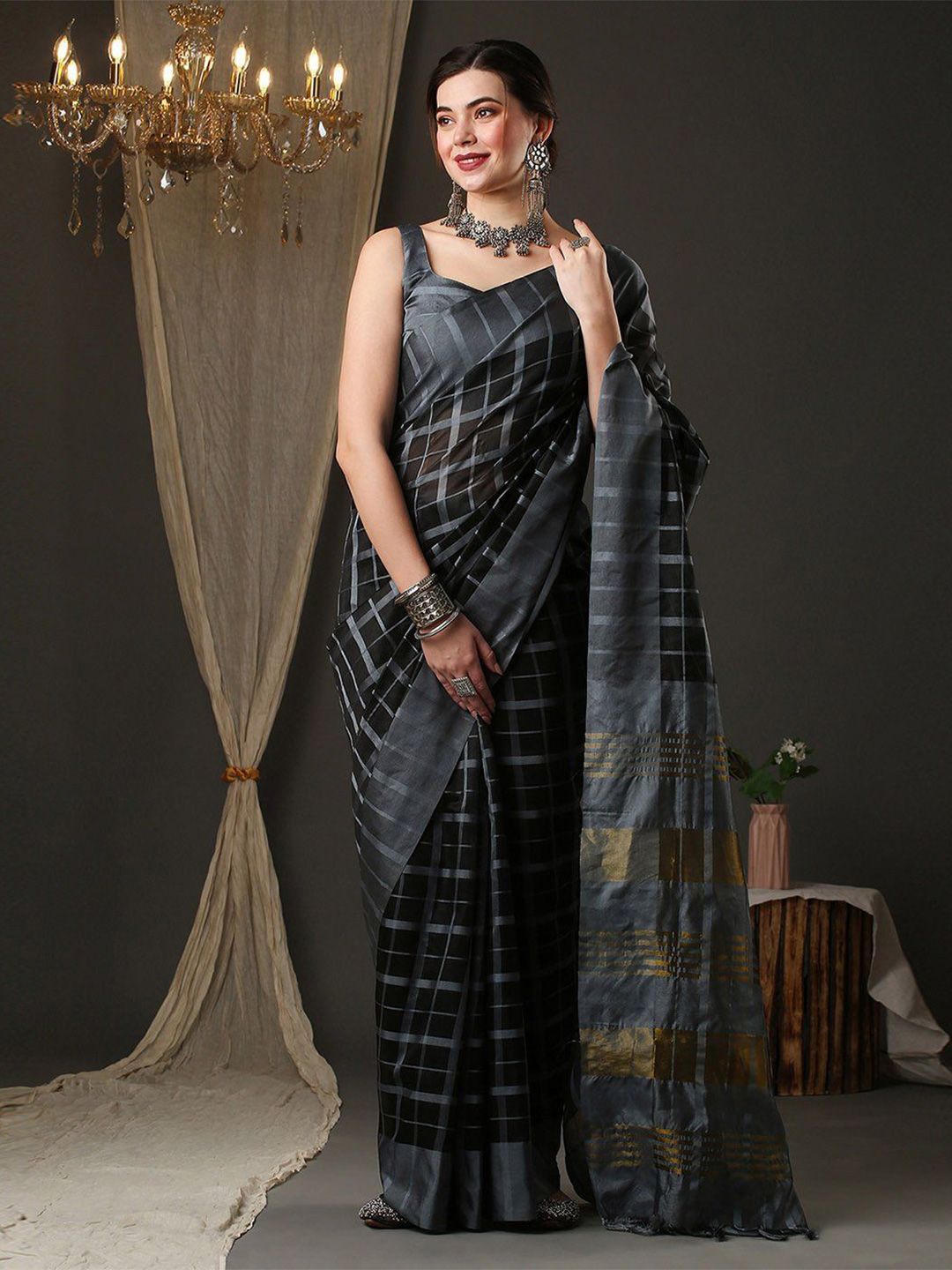 Dhimhi Women's Woven Design Checked Zari Saree
