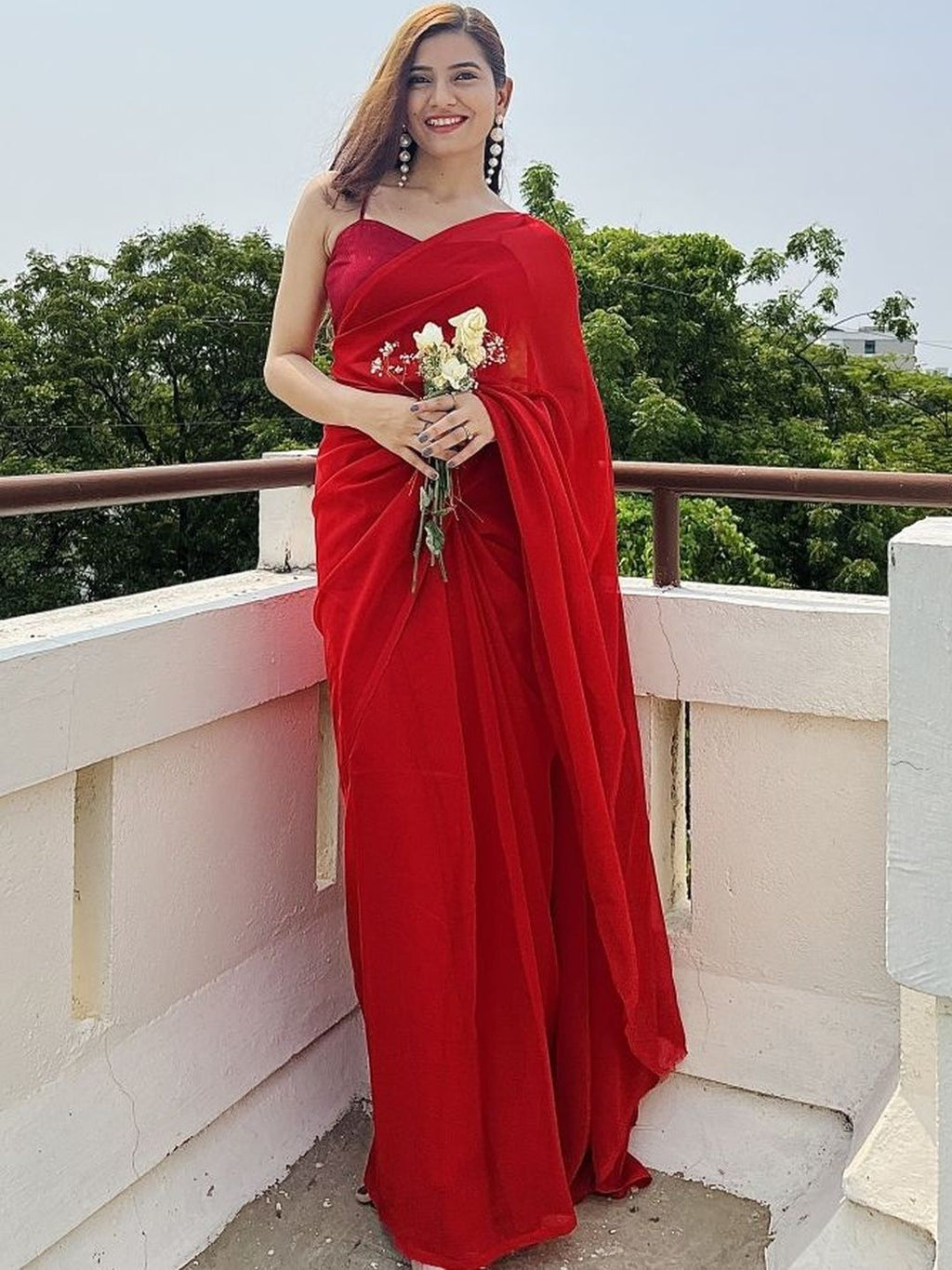 Dhimhi Women's Embroidered Poly Georgette Saree