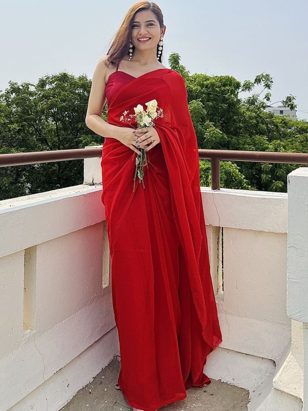 Dhimhi Women's Embroidered Poly Georgette Saree