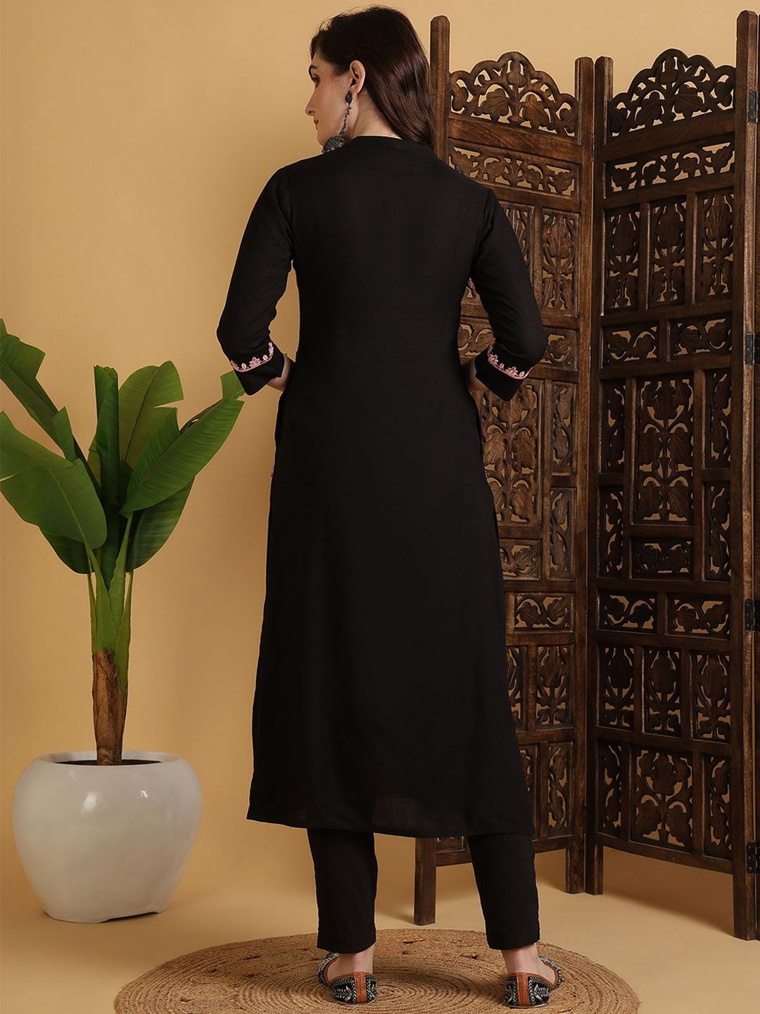 Embroidered Calf Length V-Neck Three-Quarter Sleeve Straight Kurta