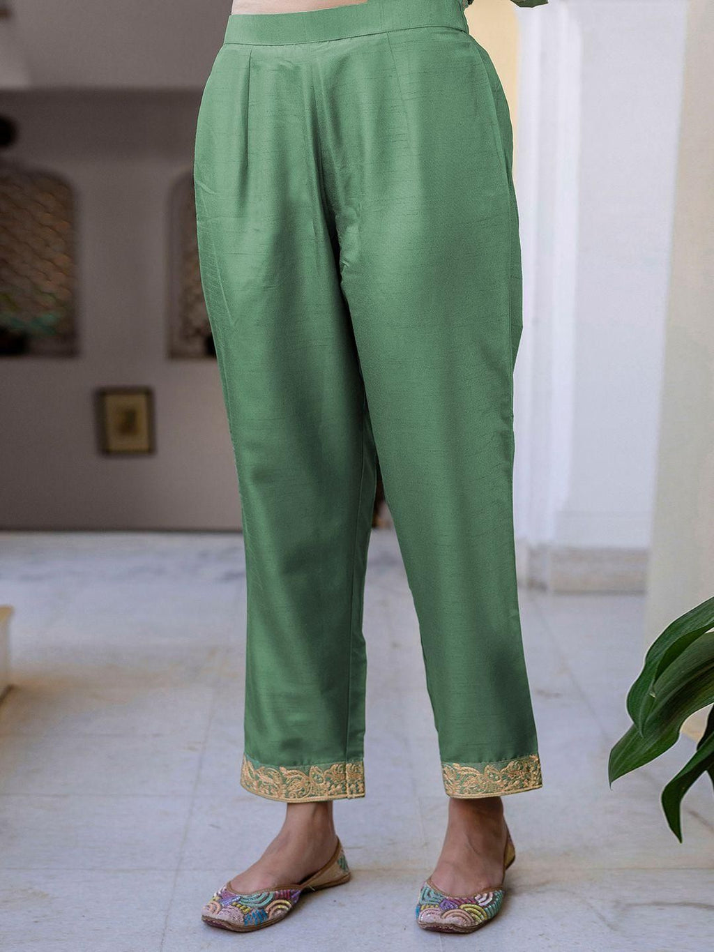 Dhimhi Women's Green Silk Blend Embroidered Straight Kurta Trousers With Dupatta
