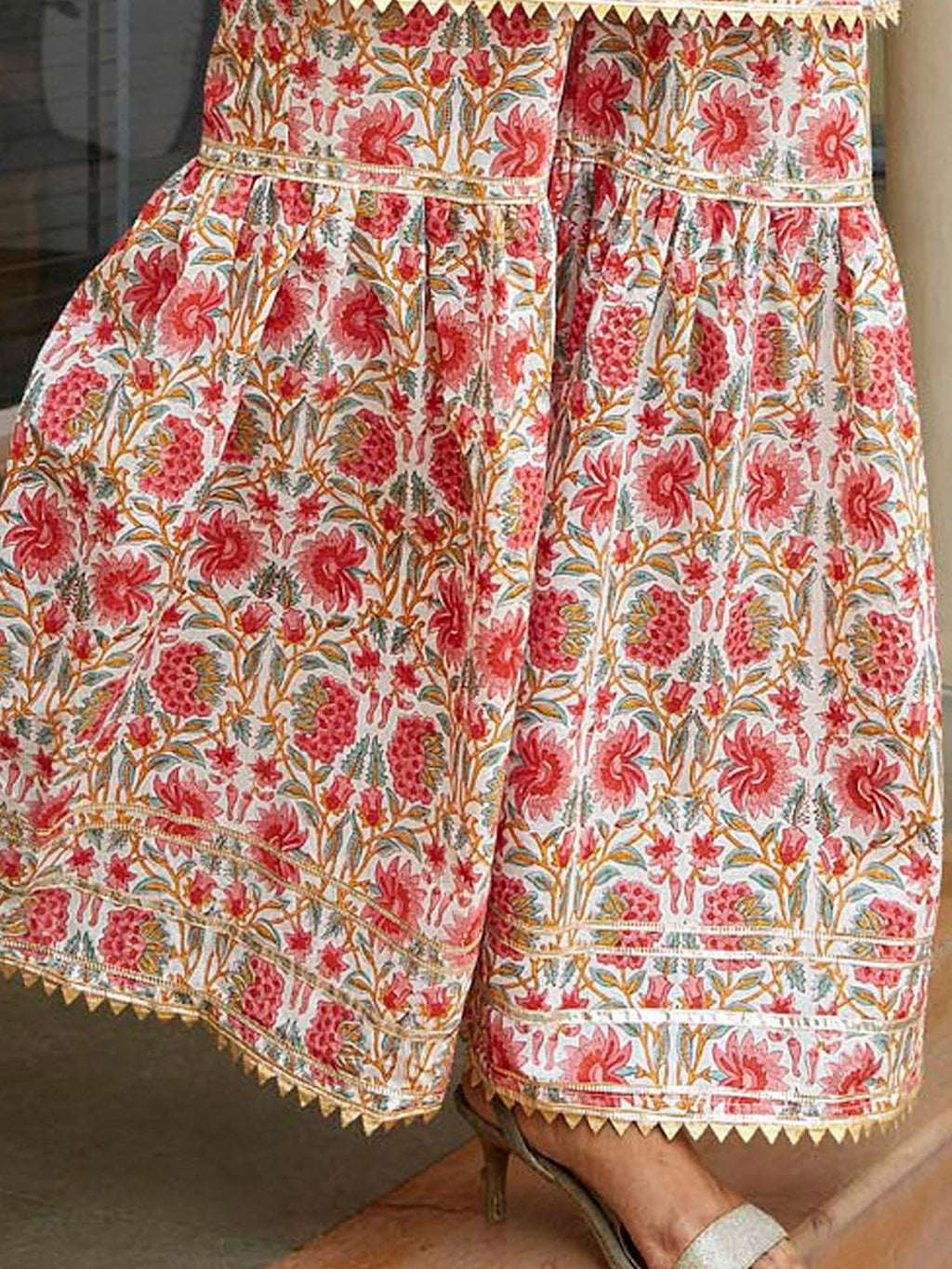 Dhimhi Women's Floral Printed Sleeveless Gotta Patti Pure Cotton Straight Kurta With Sharara