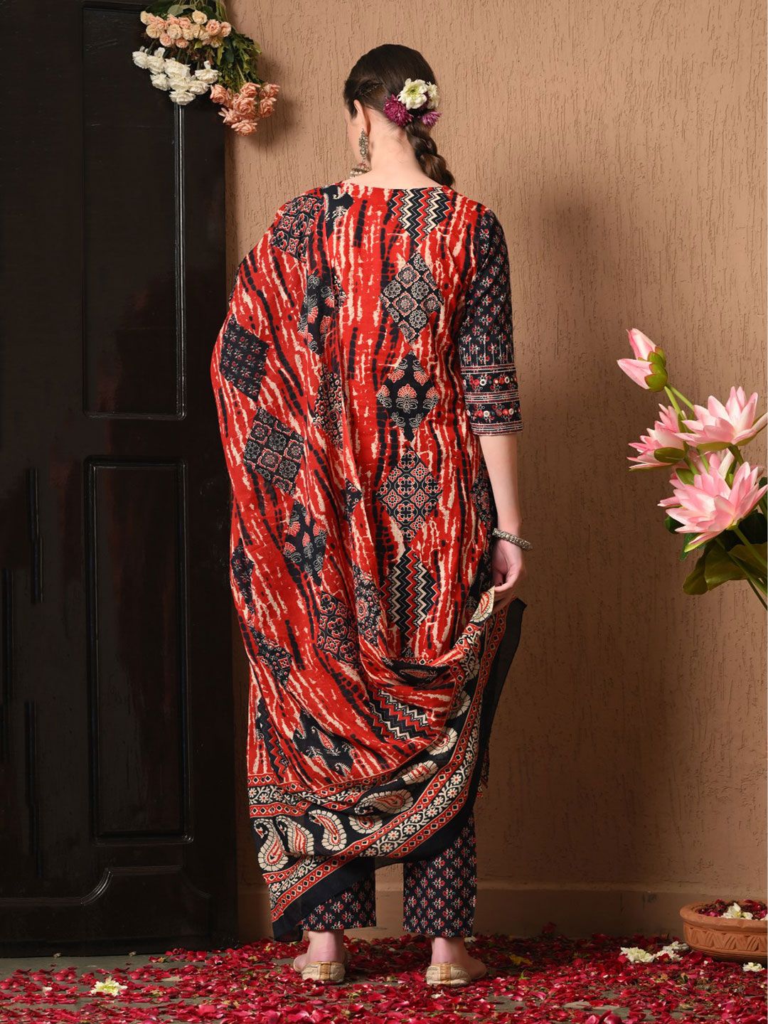Dhimhi Women's Ethnic Motifs Printed Regular Pure Cotton Kurta with Trousers & With Dupatta