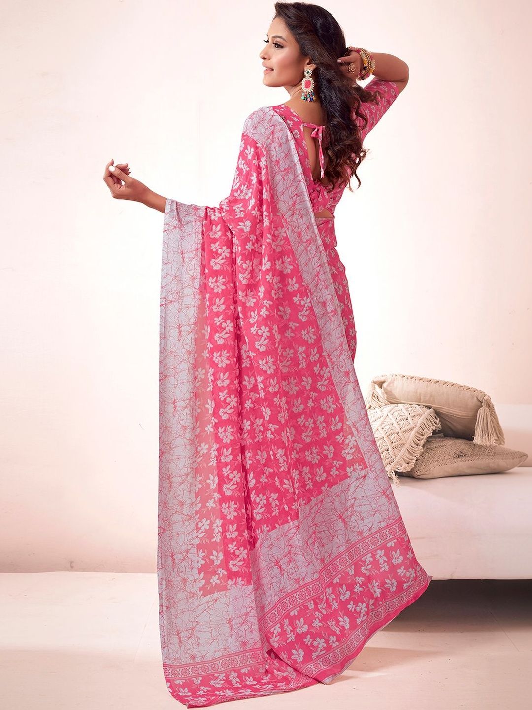 Dhimhi Women's Floral Poly Georgette Saree