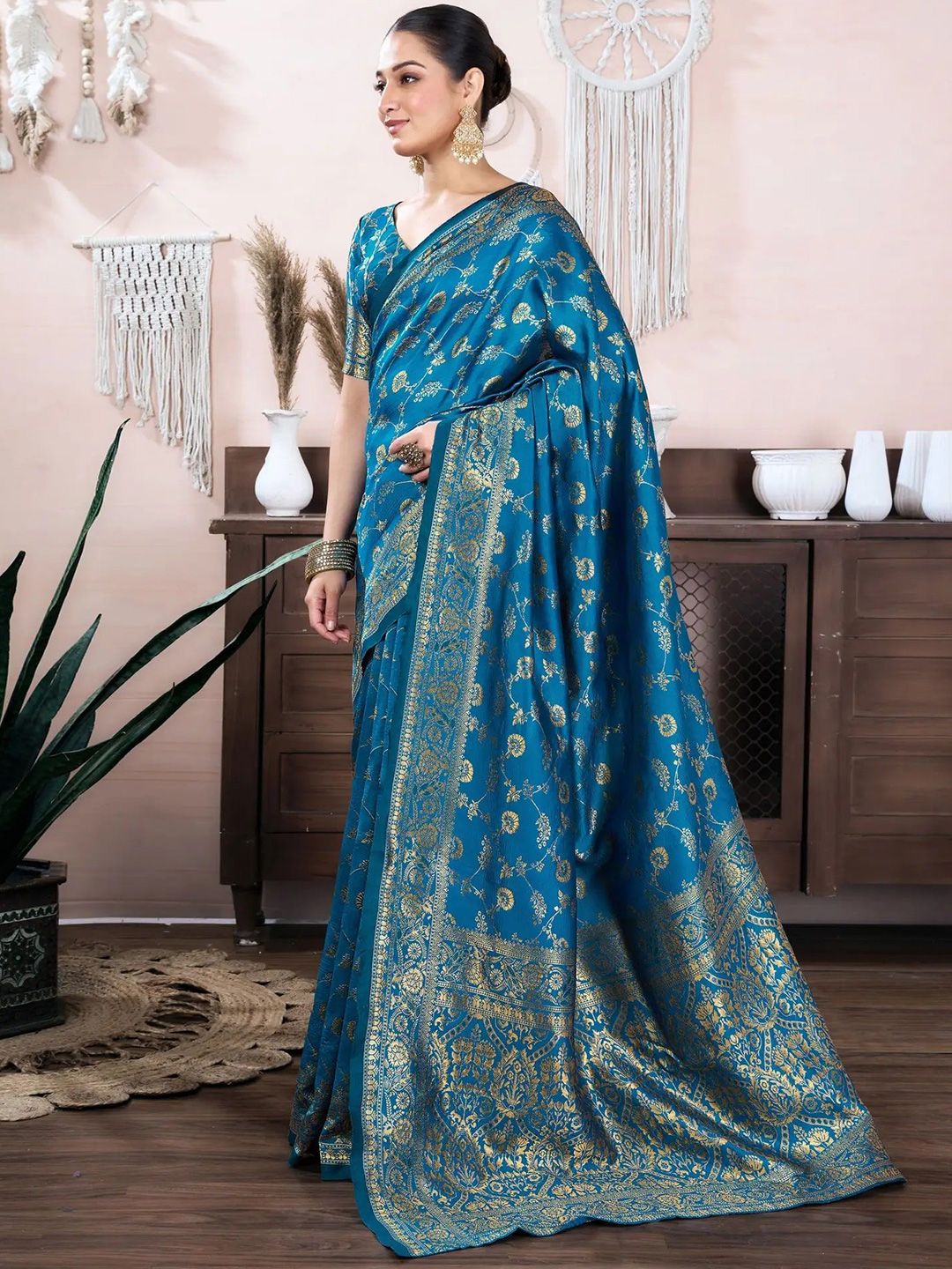 Dhimhi Women's Zari Art Silk Kanjeevaram Saree