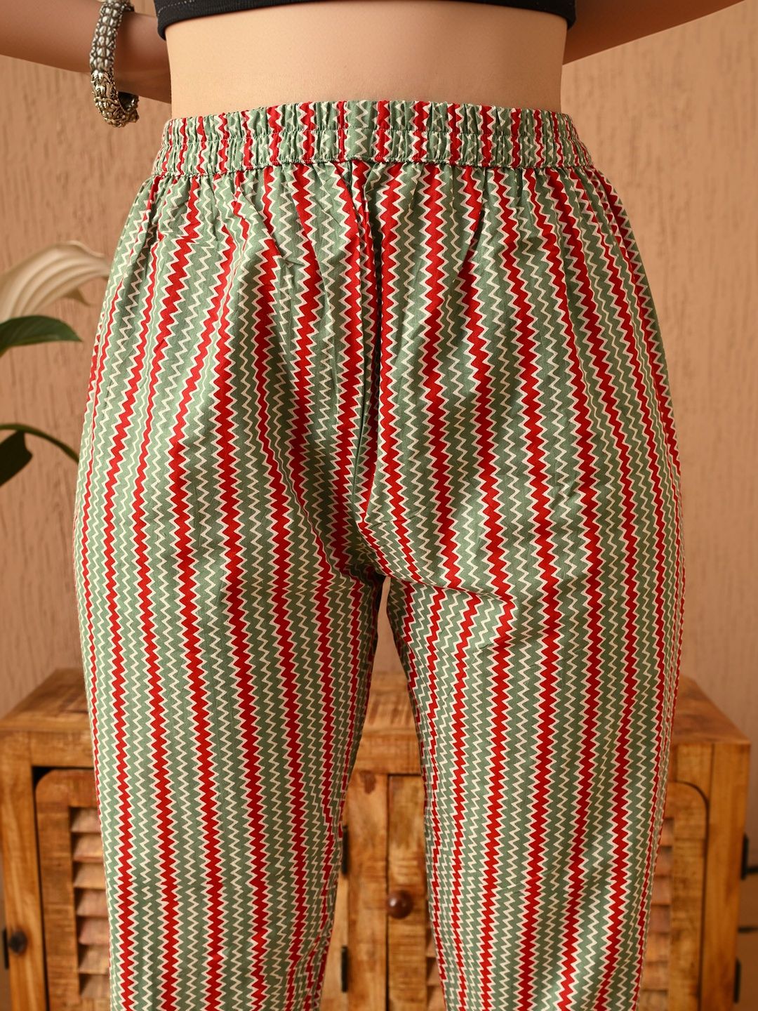 Dhimhi Women's Ethnic Motifs Printed Regular Pure Cotton Kurta with Trousers & With Dupatta