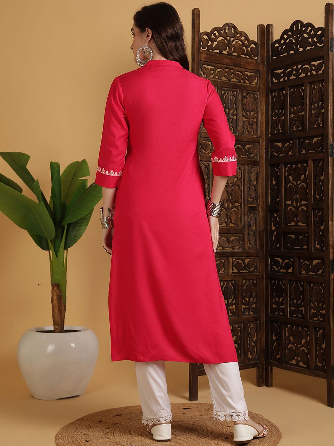 Women Ethnic Motifs Embroidered Daily Straight Kurta