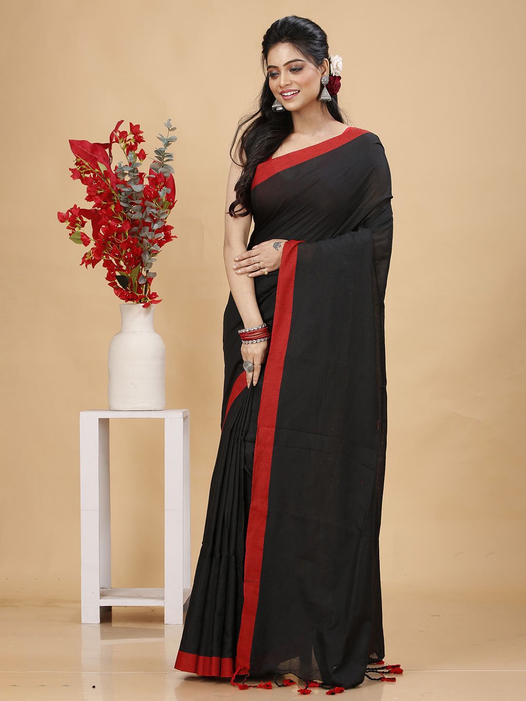 Dhimhi Women's Solid Taant Saree