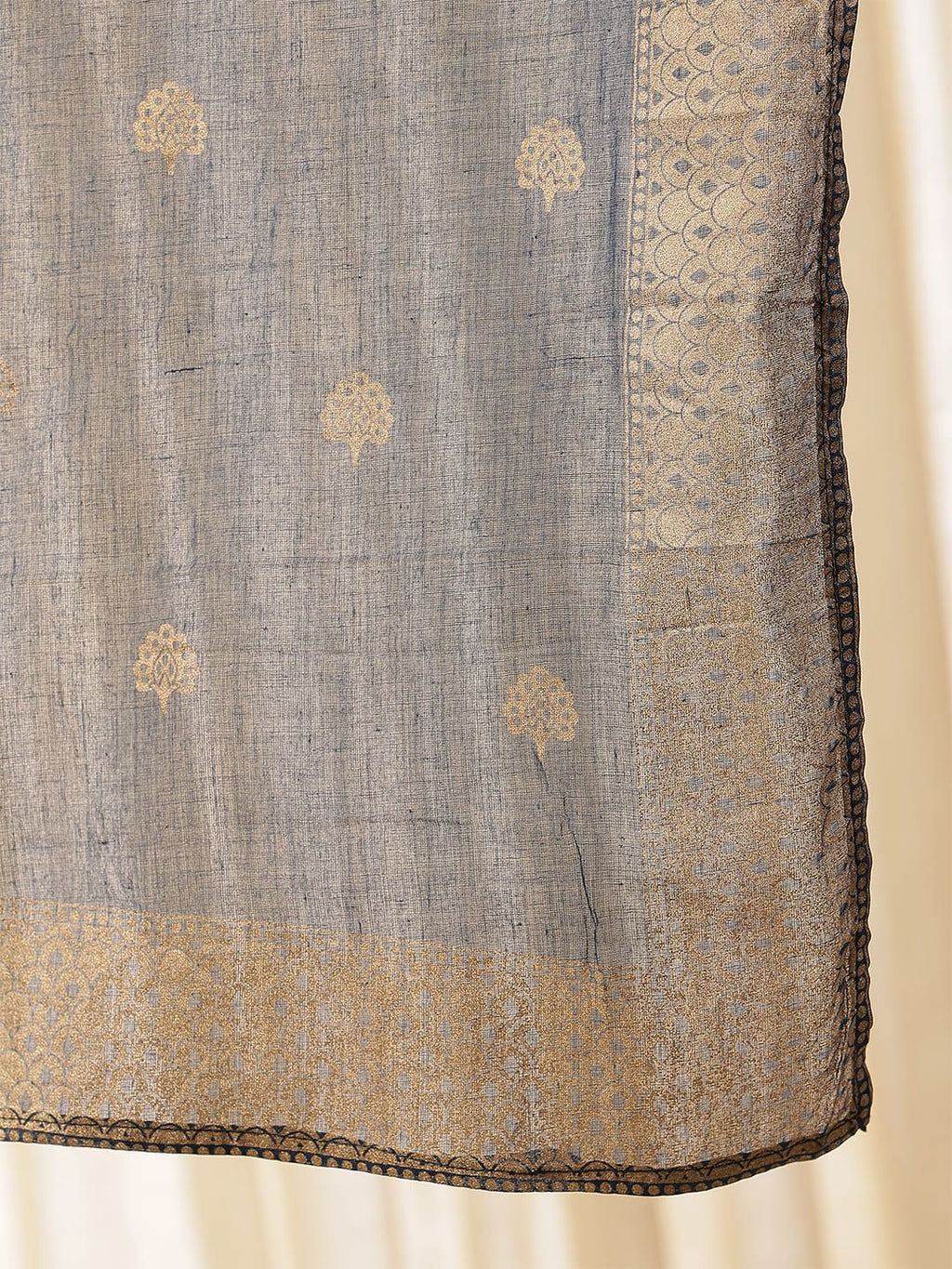 Dhimhi Women's Floral Printed Regular Kurta with Trousers & With Dupatta