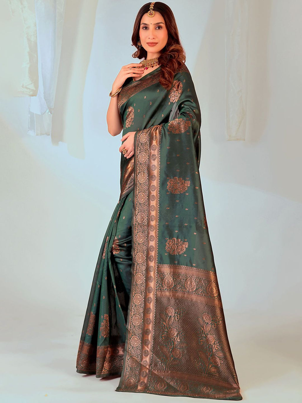 Dhimhi Women's Woven Design Zari Kanjeevaram Saree