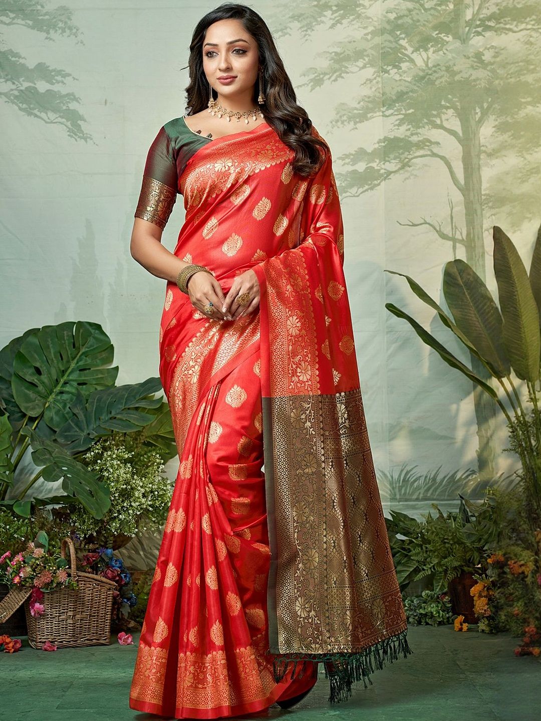 Dhimhi Women's Woven Design Zari Banarasi Saree