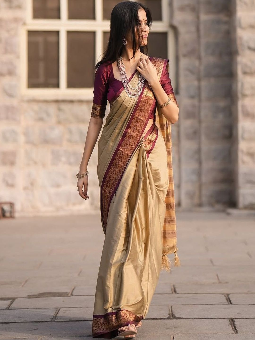 Dhimhi Women's Woven Design Zari Silk Cotton Handloom Banarasi Saree