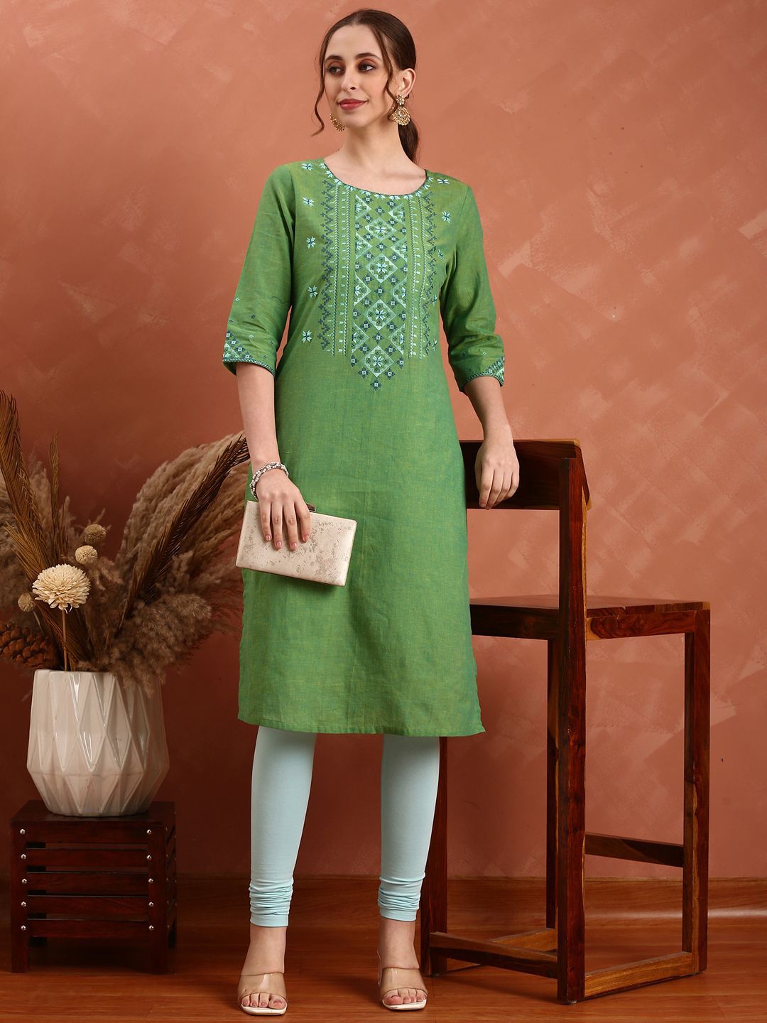 Women Ethnic Motifs Yoke Design Thread Work Pure Cotton Straight Kurta