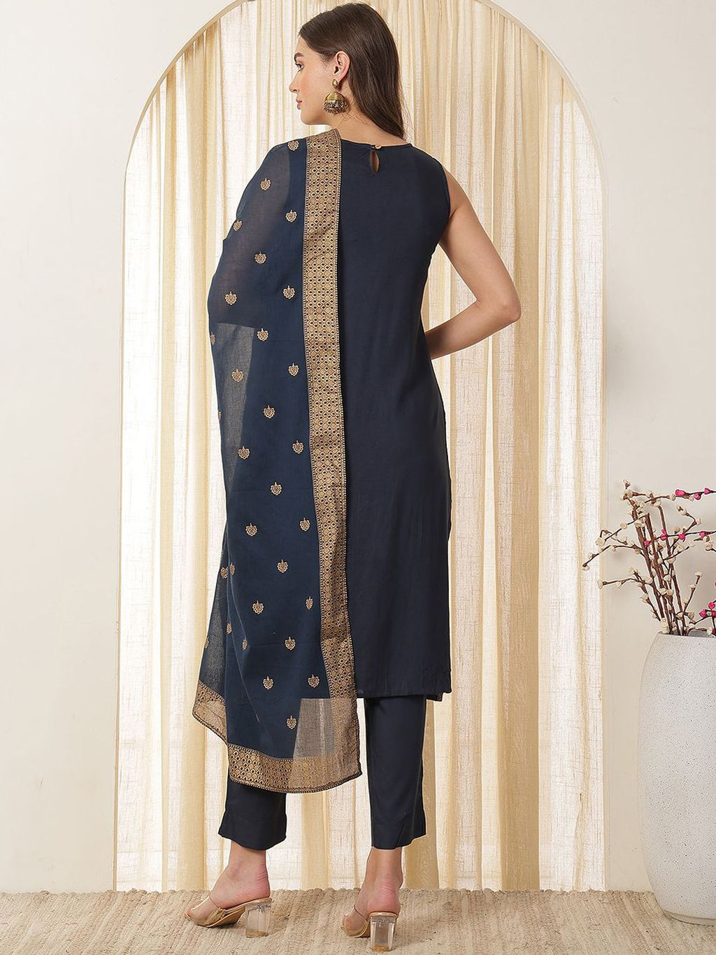 Dhimhi Women's Floral Printed Regular Kurta with Trousers & With Dupatta