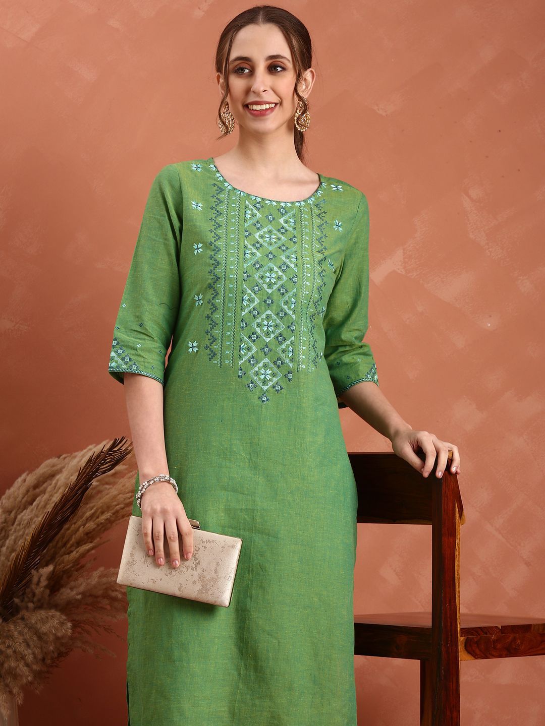 Women Ethnic Motifs Yoke Design Thread Work Pure Cotton Straight Kurta