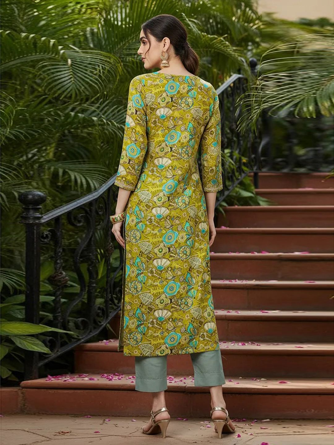 Floral Printed Thread Work Straight Kurta