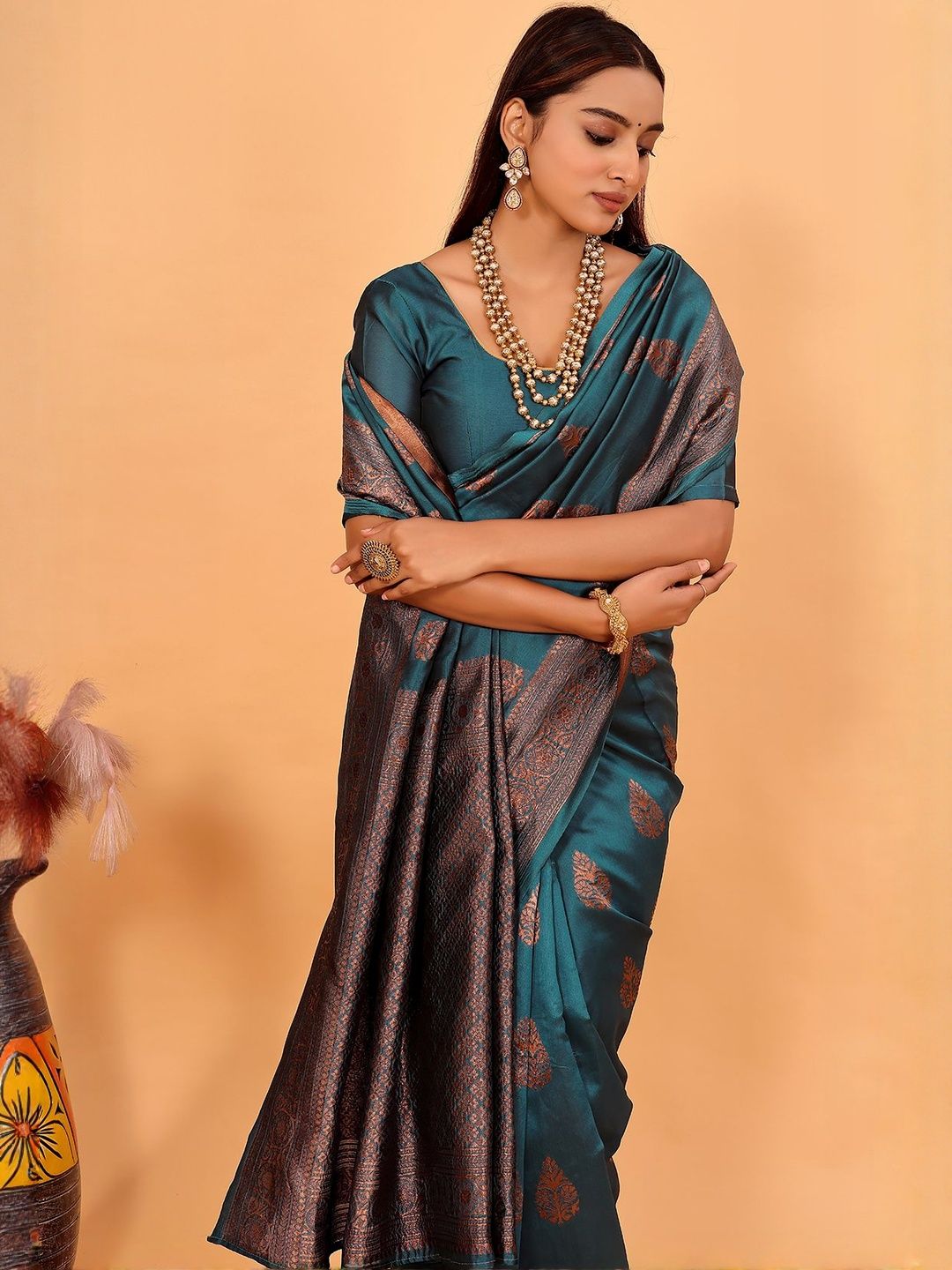 Dhimhi Women's Ethnic Motifs Woven Design Zari Banarasi Saree