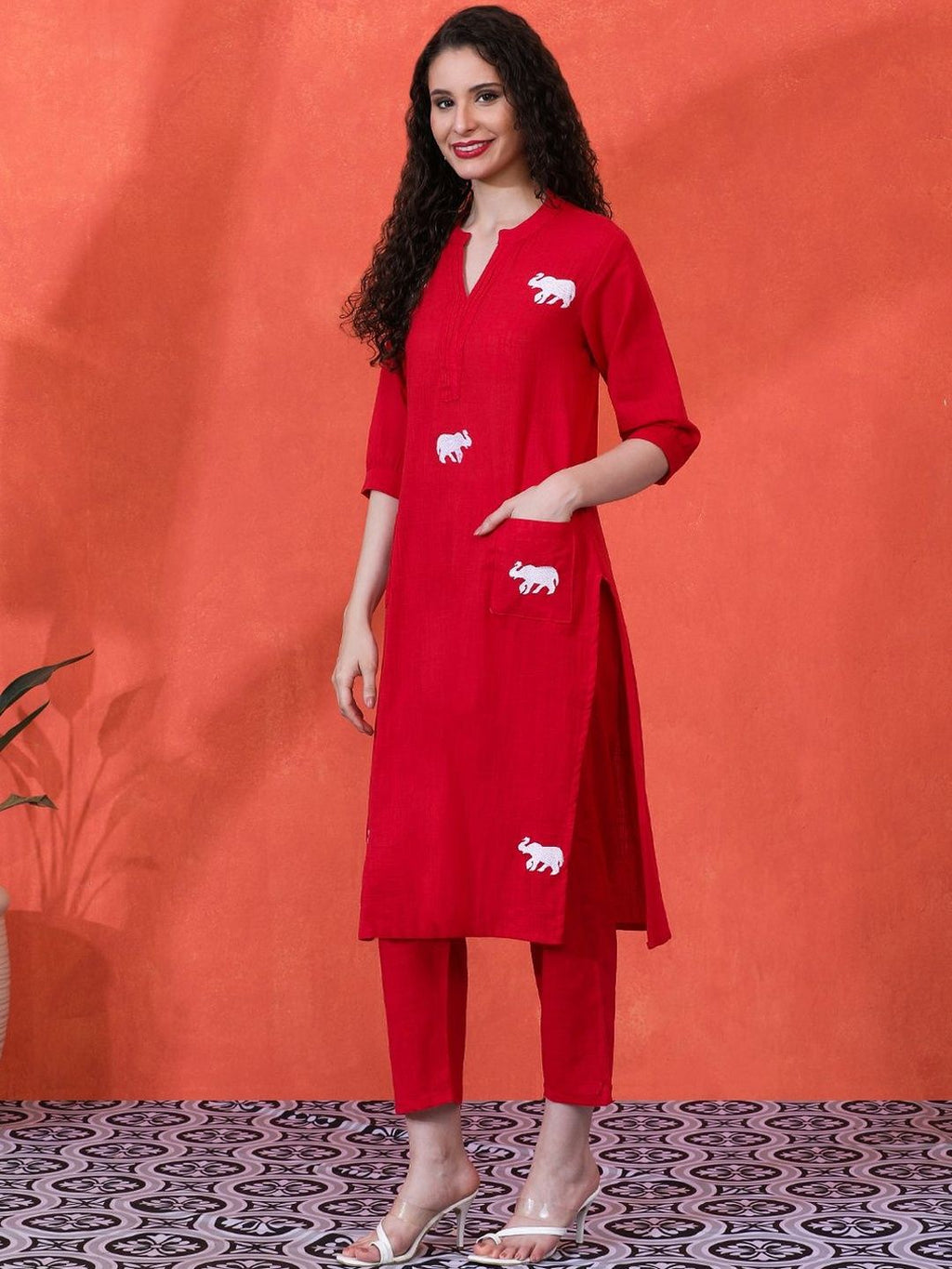 Women Embroidered Keyhole Neck Thread Work Kurta