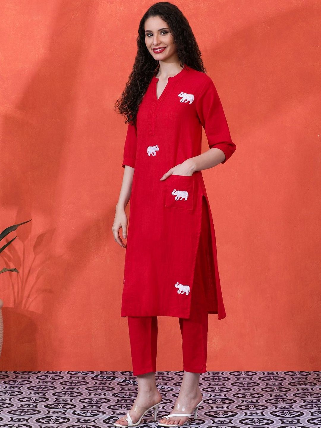Women Embroidered Keyhole Neck Thread Work Kurta