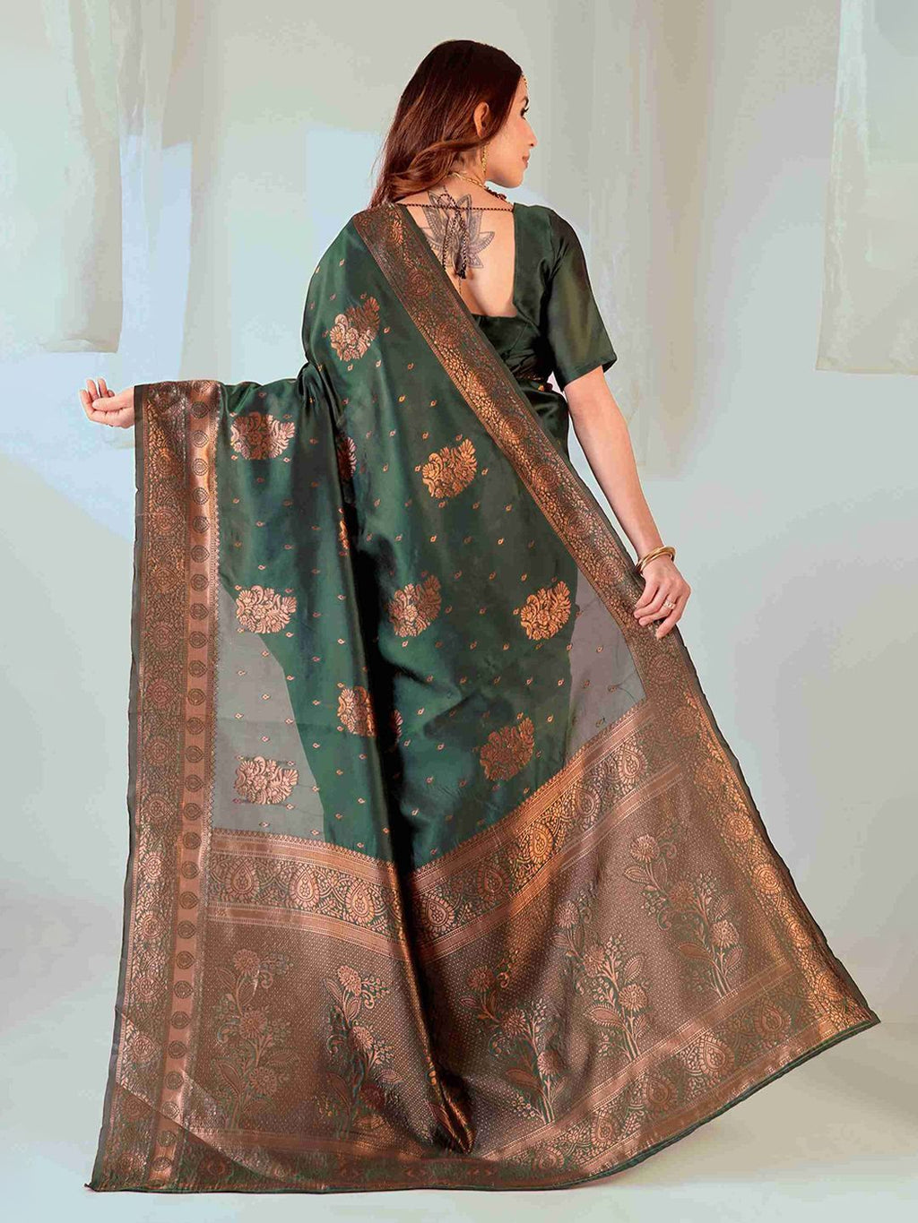 Dhimhi Women's Woven Design Zari Kanjeevaram Saree