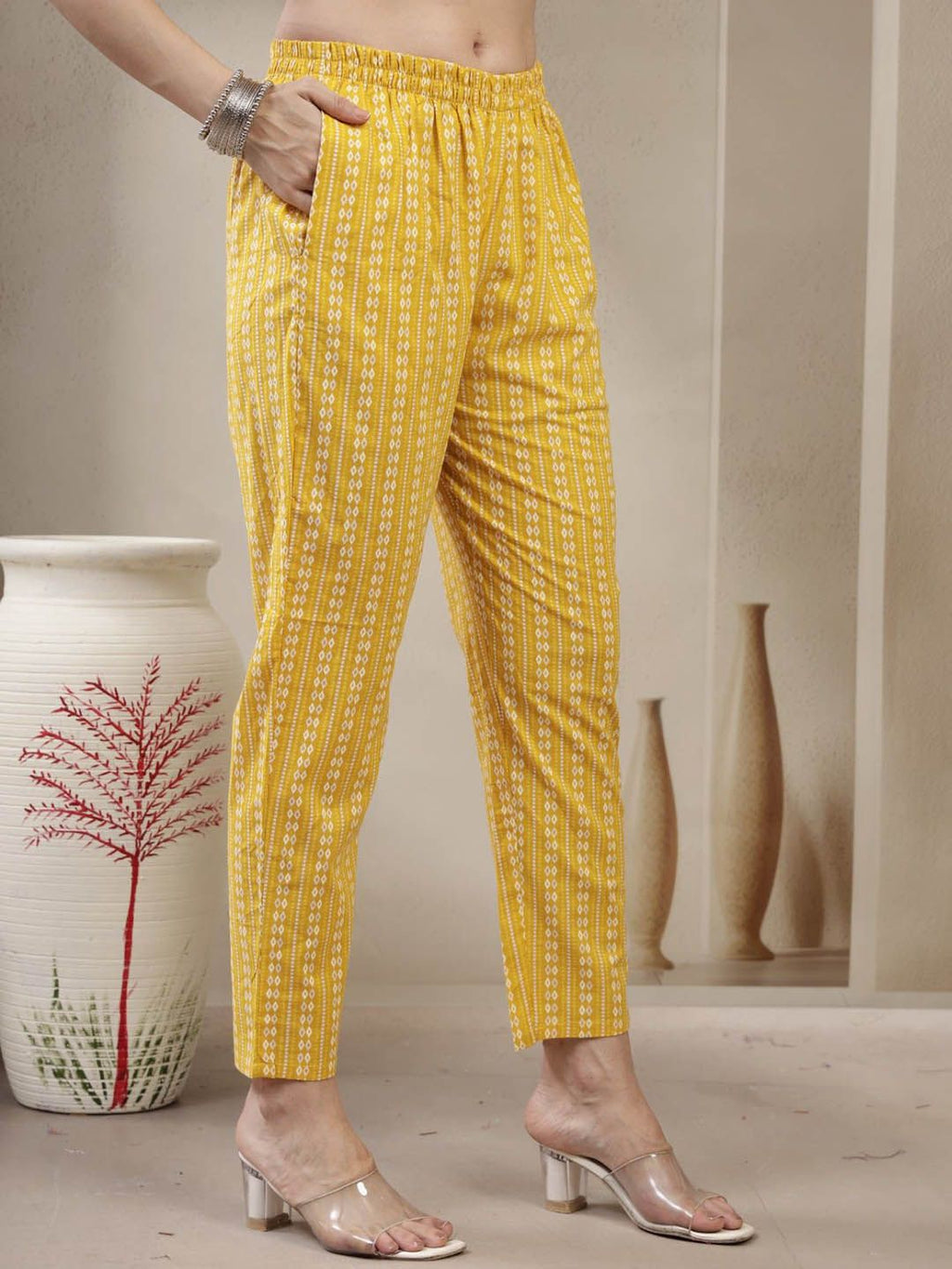 Dhimhi Women's Floral Printed Straight Pure Cotton Kurta with Trouser