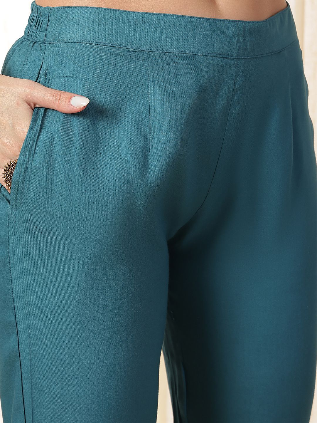 Dhimhi Women's Printed Regular Kurta with Trousers & With Dupatta