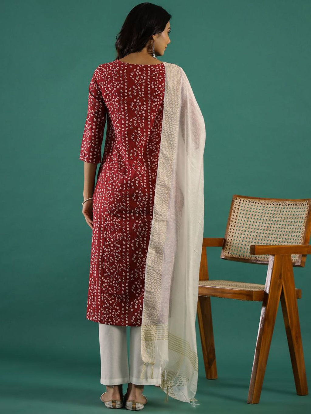 Red & white Bandhani Printed Gotta Patti Round Neck Pure Cotton Straight Kurta