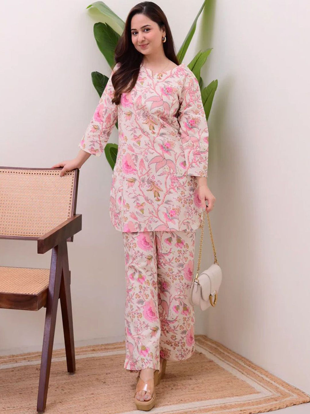 Dhimhi Women's Floral Printed Notch Neck Straight Kurti With Trousers