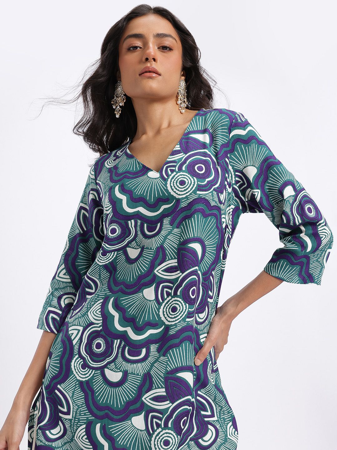 Dhimhi Women's Ethnic Motifs Print Straight V-Neck Kurta