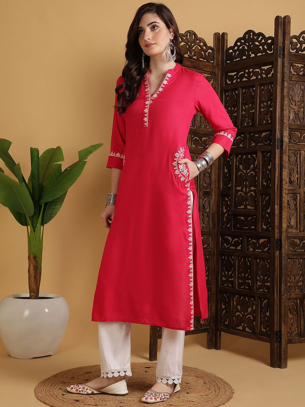 Women Ethnic Motifs Embroidered Daily Straight Kurta