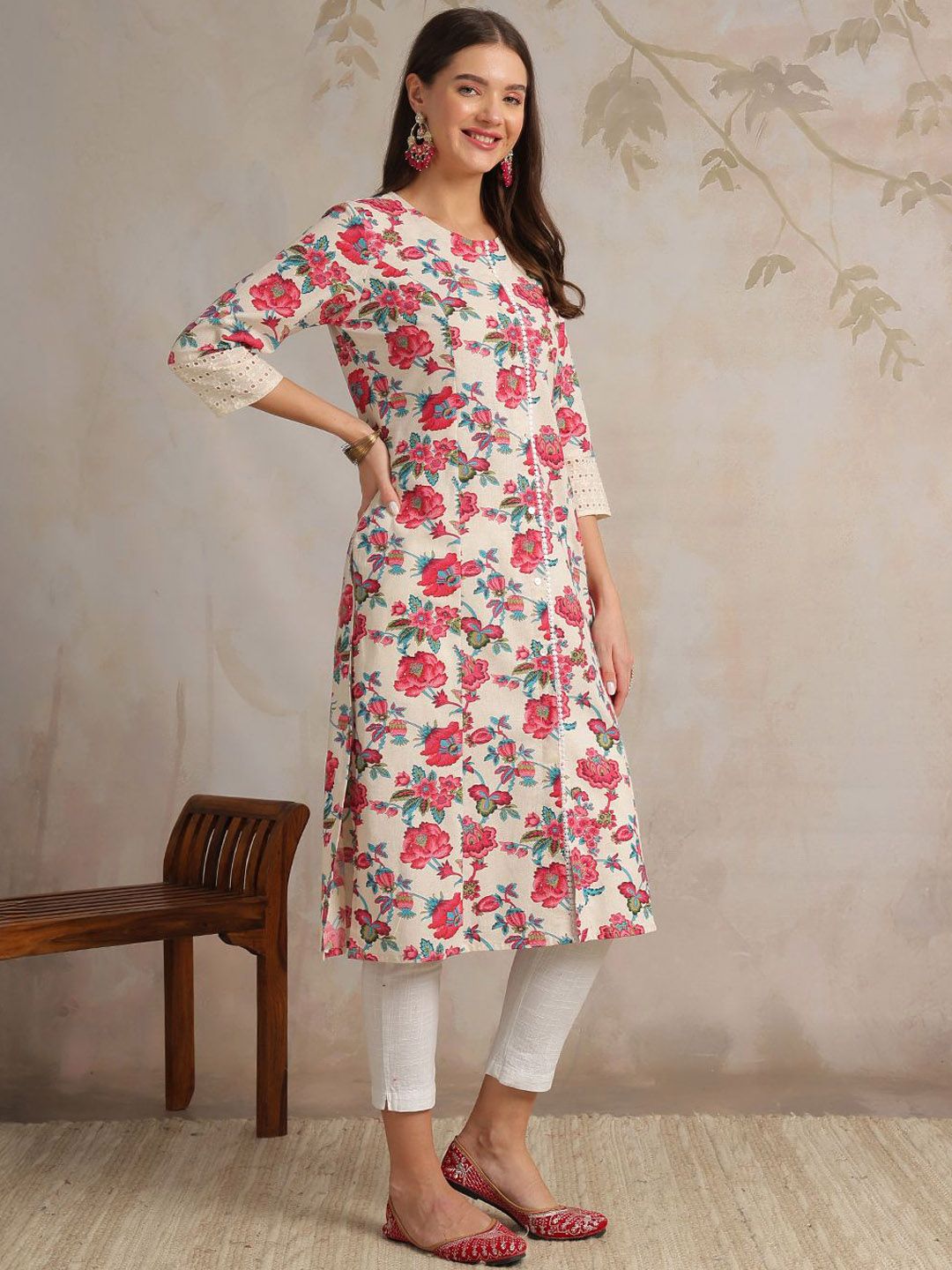 Women Floral Printed Thread Work Kurta