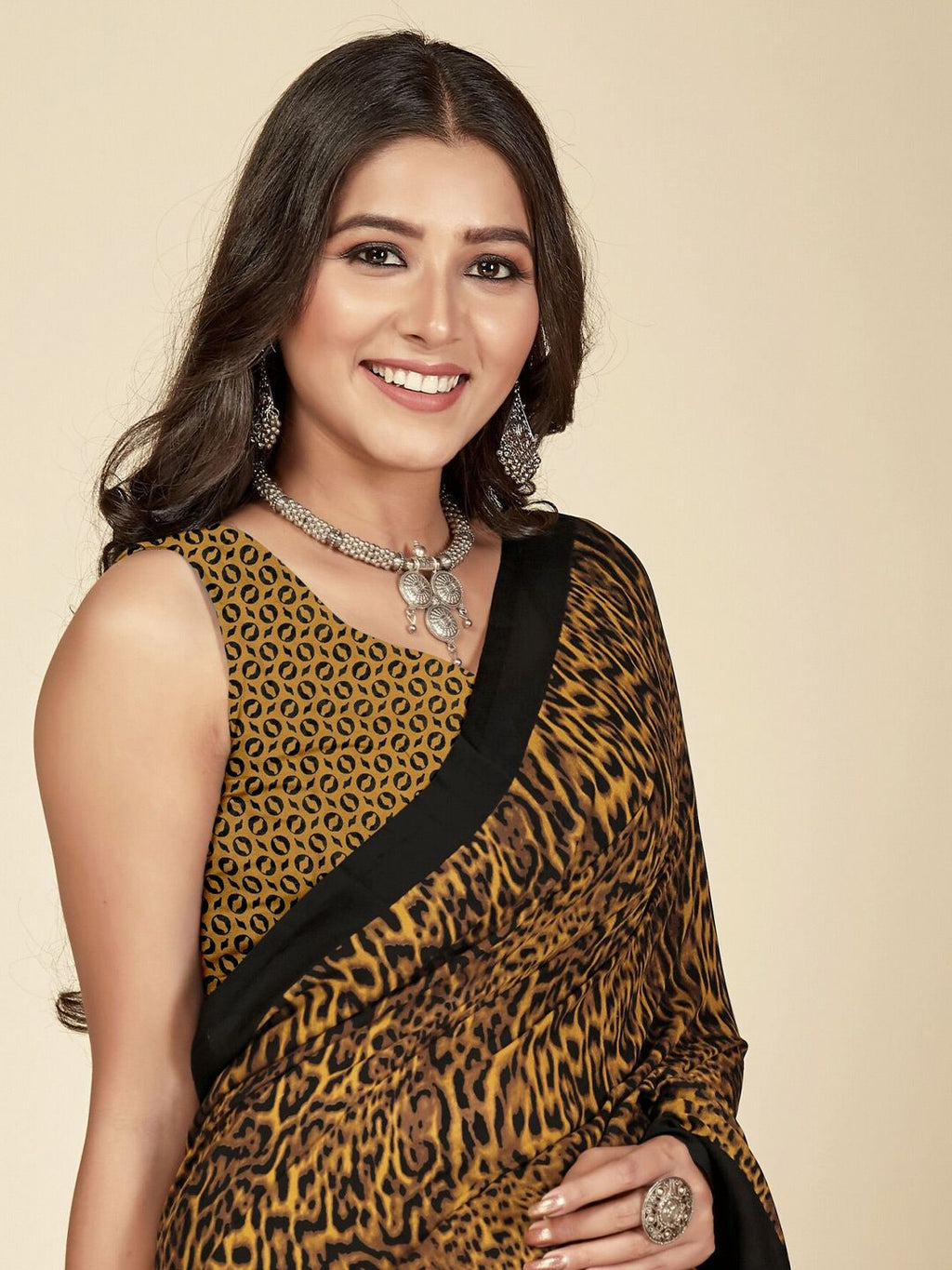 Dhimhi Women's Animal Printed Saree