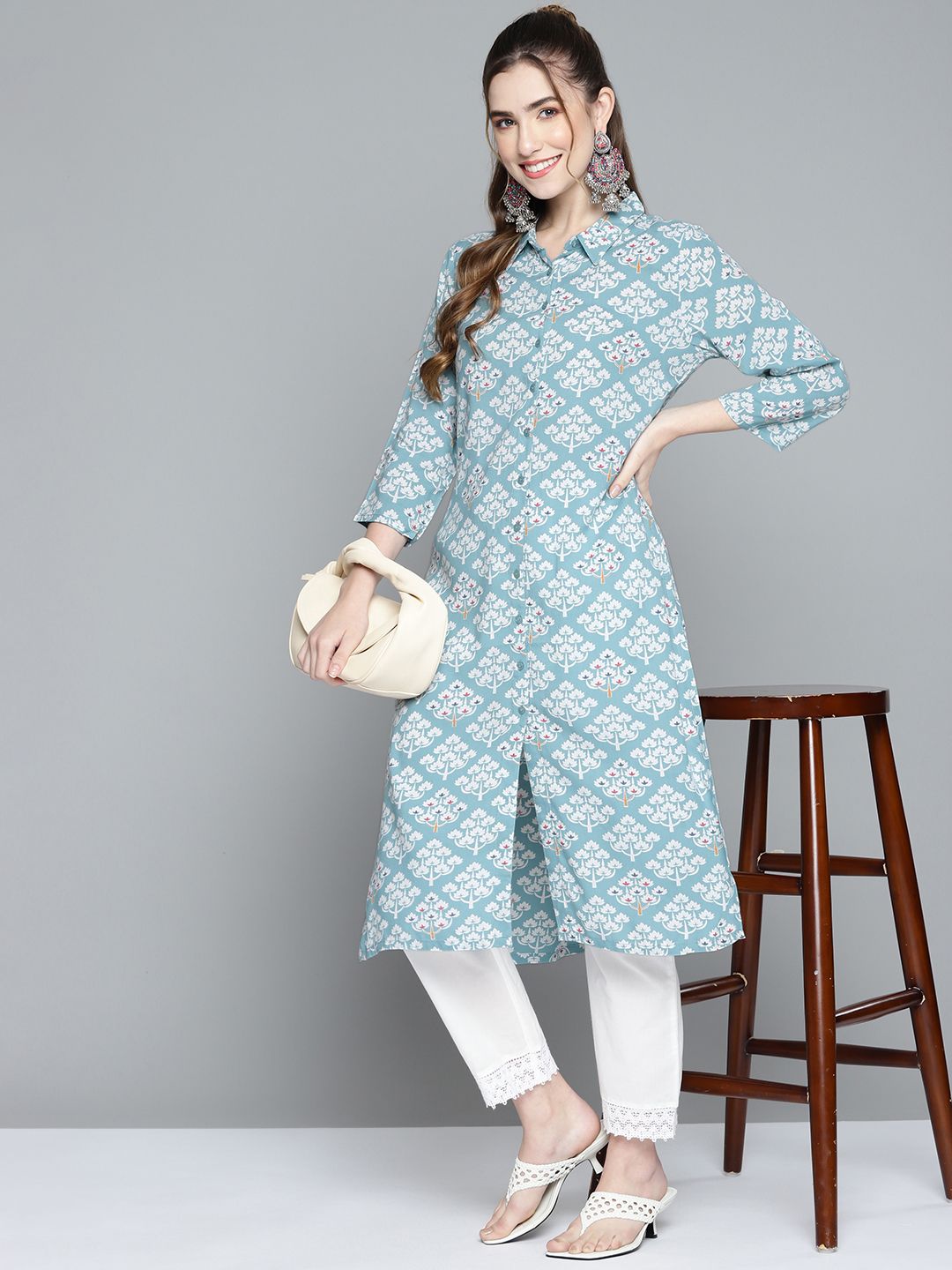 Women Blue & White Ethnic Motifs Printed Kurta