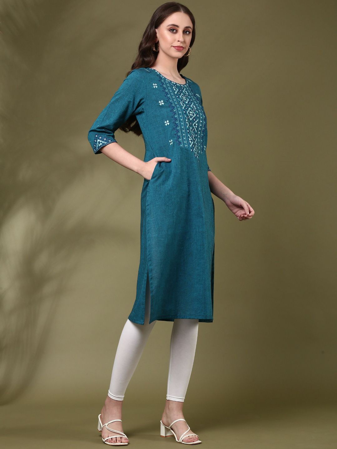 Women Floral Embroidered Daily Pure Cotton Straight Kurta
