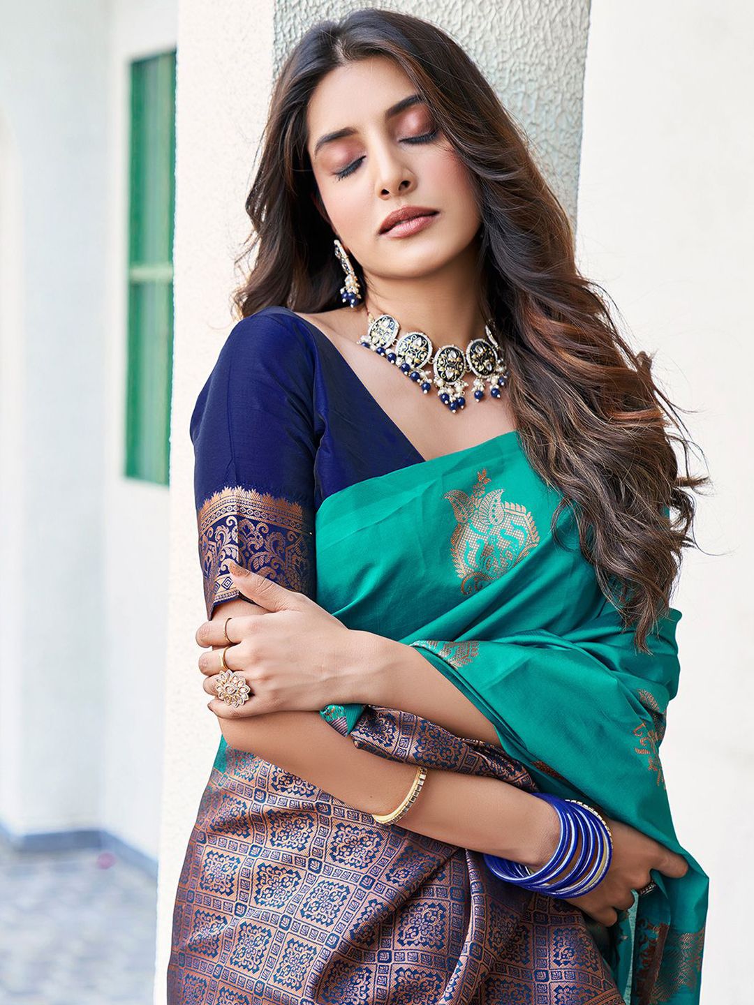 Dhimhi Women's Woven Design Zari Silk Blend Banarasi Saree