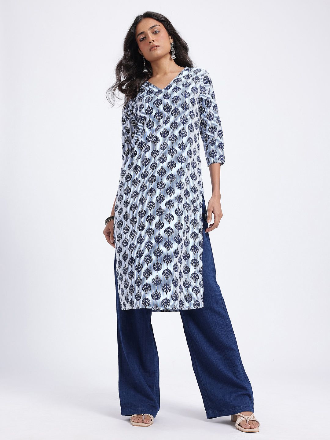 Ethnic Motifs Printed V-Neck Straight Kurta