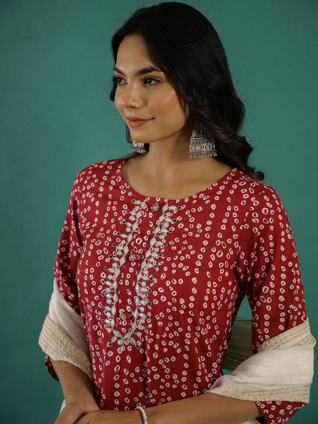 Dhimhi Women's Red & white Bandhani Printed Gotta Patti Round Neck Pure Cotton Straight Kurta