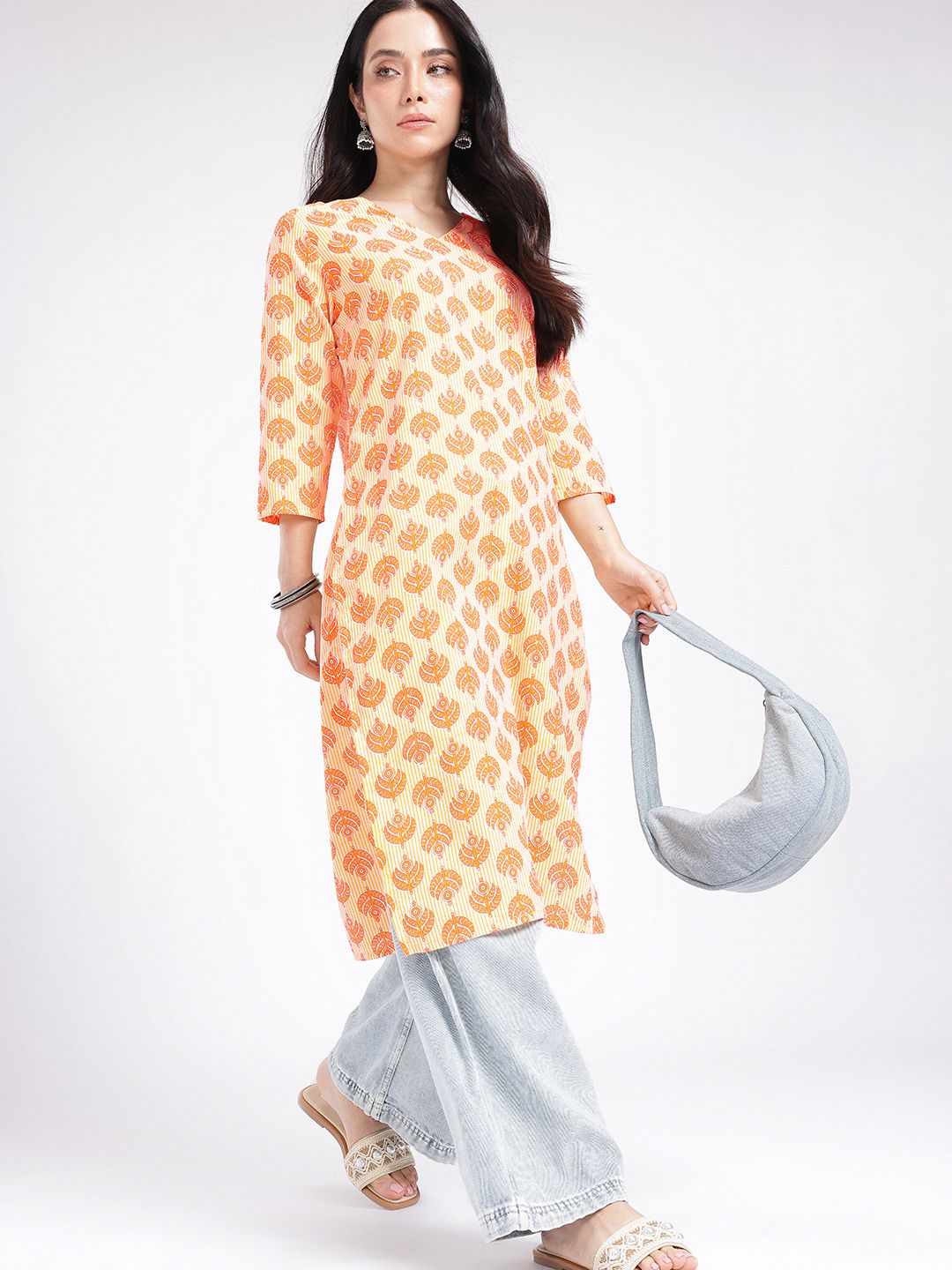 V-Neck Ethnic Motifs Printed Straight Kurta