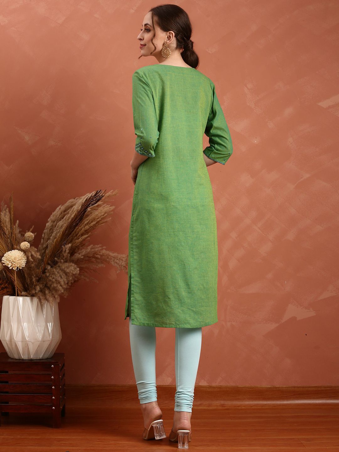 Women Ethnic Motifs Yoke Design Thread Work Pure Cotton Straight Kurta