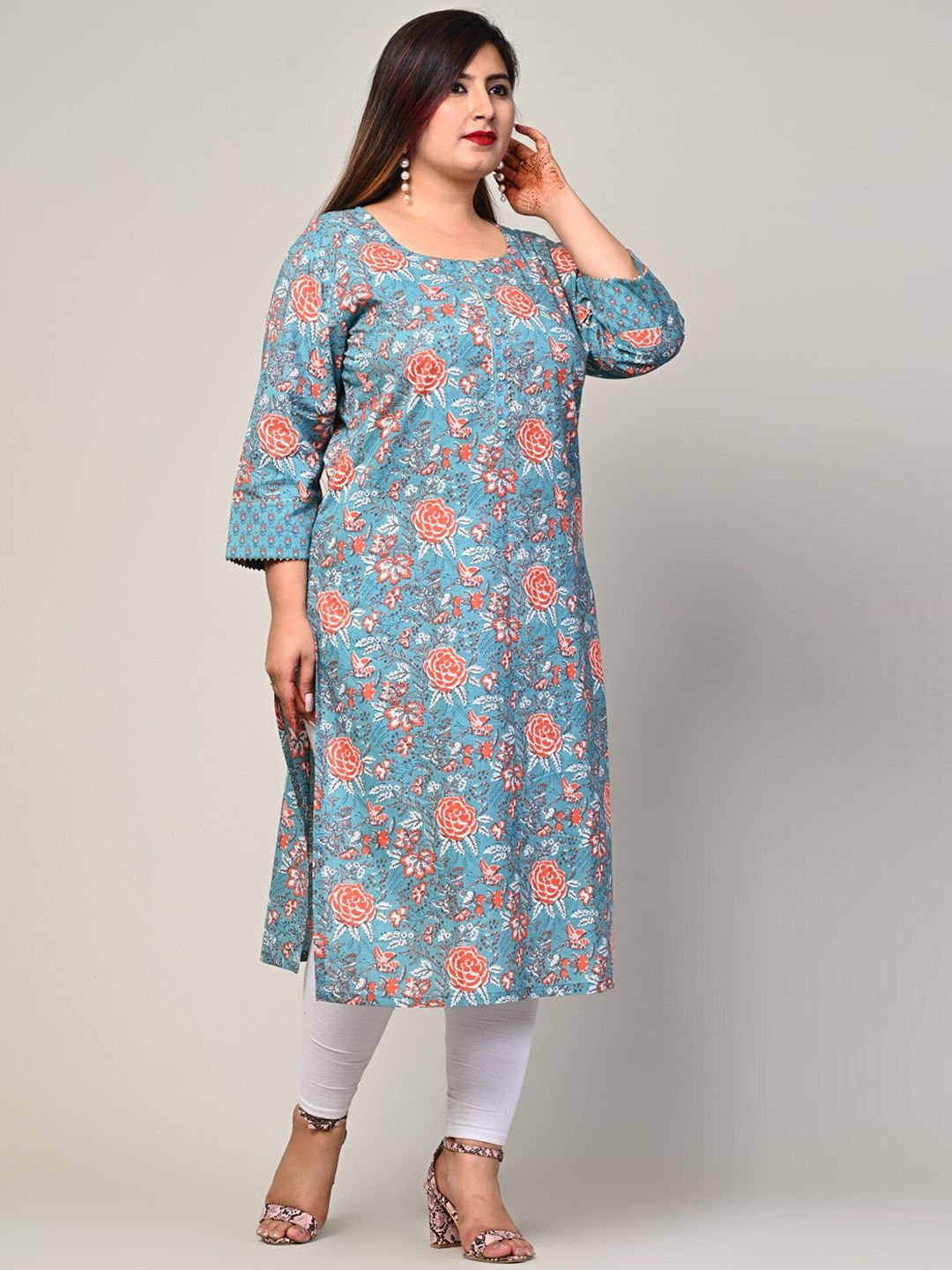 Plus Size Floral Printed Round Neck Gotta Patti Cotton Straight Kurta