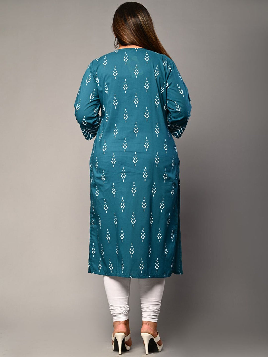 Plus Size Round Neck Floral Embroidered Straight Kurta